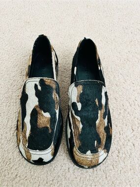 Women’s Slip-On faux fur Loafers in Black Brown White Cowhide Pattern